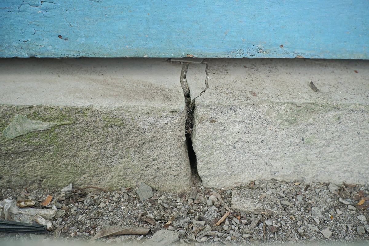 a house foundation that cracks due to unstable soil conditions